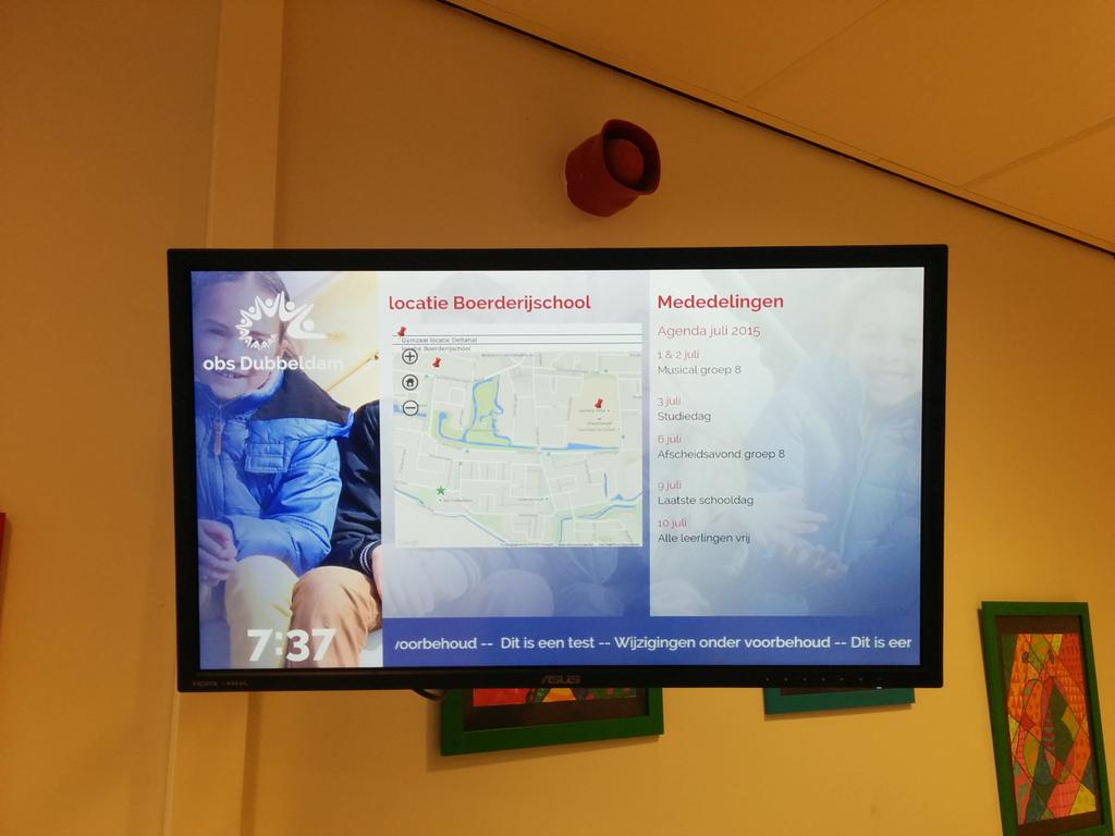 digital signage in school