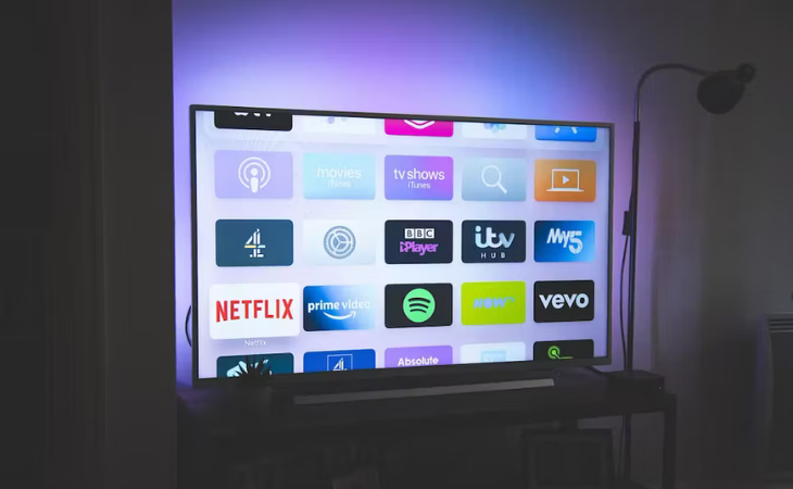 TV connected to internet while showing apps