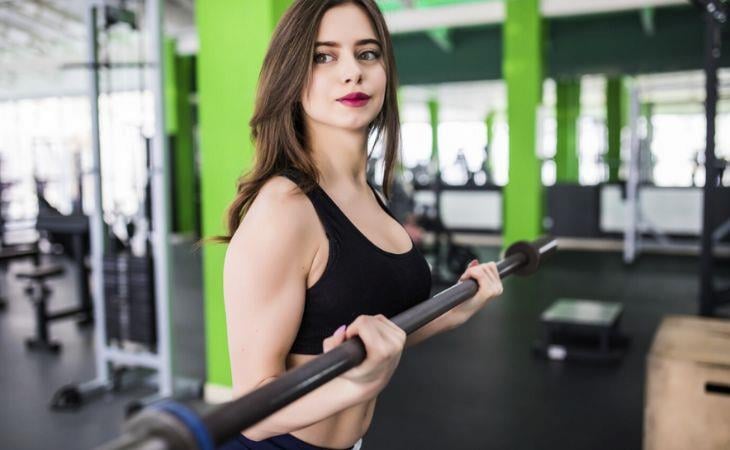 A woman staying motivated while lifting at a gym.