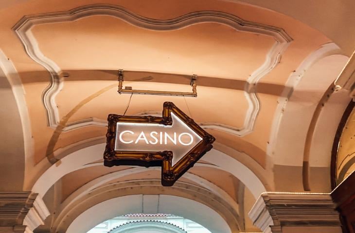 Arrow-shaped sign pointing in the direction of a casino. 