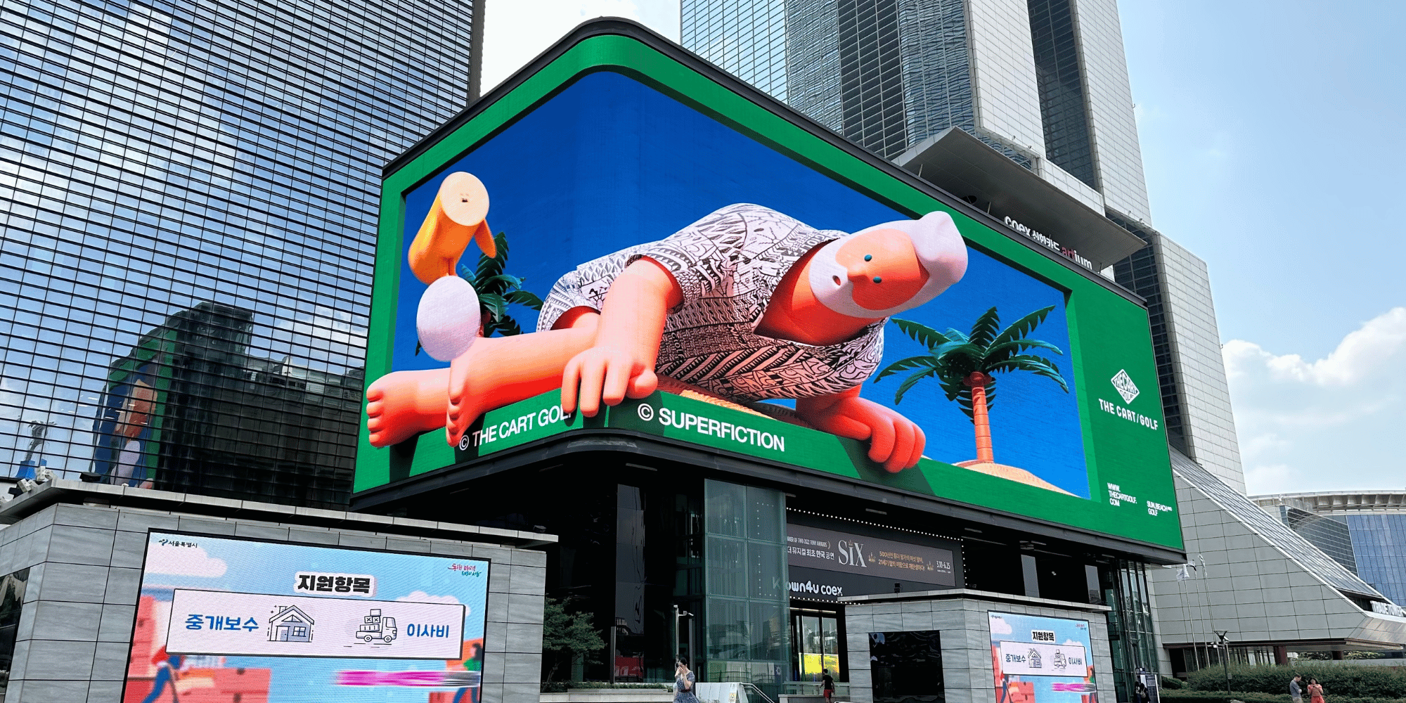 Louis Vuitton x Yayoi Kusama 3D anamorphic Billboard in Tokyo