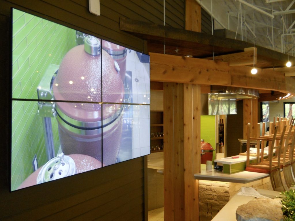 Kamado-grille-digital-signage-image-12-1024x769