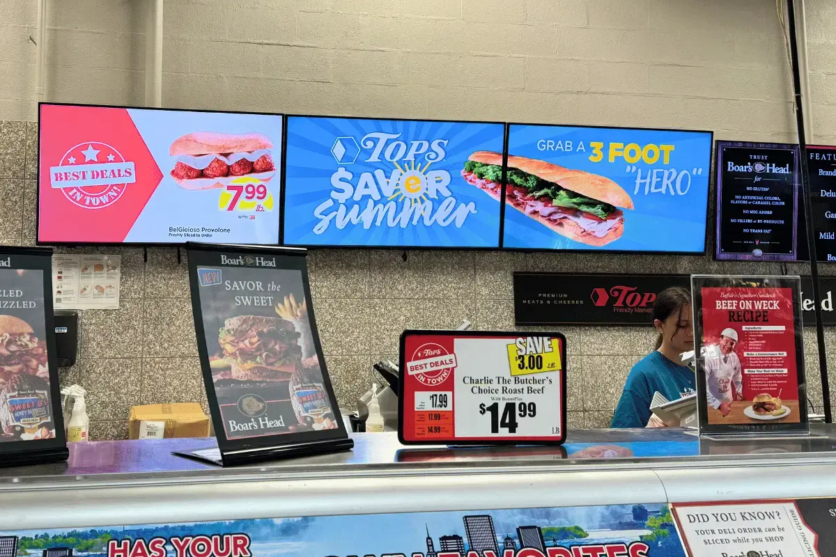 Dayparting digital signage in a restaurant