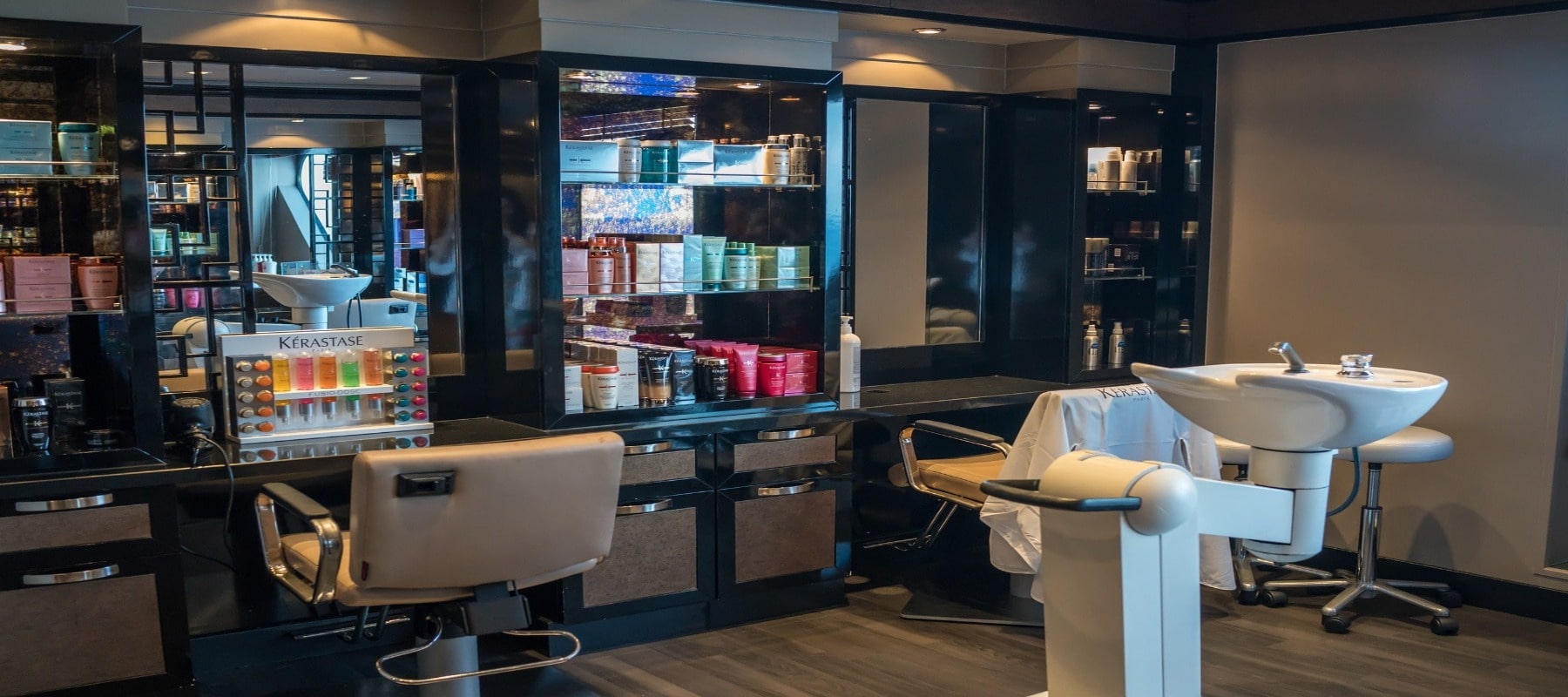 Salon digital signage ideas to attract more guests. 